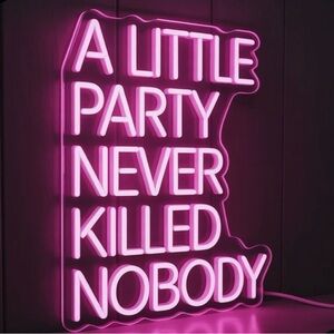 💍👜 $15 MIN Purchase to Ship / Bundle across shows throughout the week.